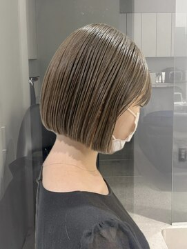 イリ(iLi) 【iLi×REN】ボブ/ミニボブ/オリーブベージュ《立川》