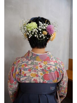 ノフ(knof) ショートヘアアレンジ × 生花アレンジ