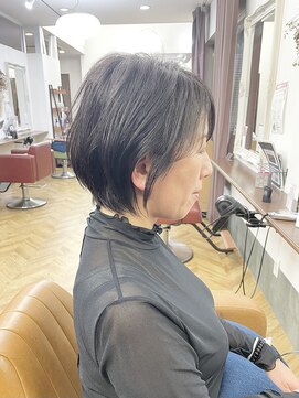 ハロー(...Hello) 伸びかけでも決まる大人の色気ショートボブ。