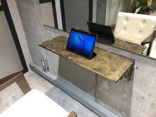 各席にあるタブレットで雑誌が読み放題☆★