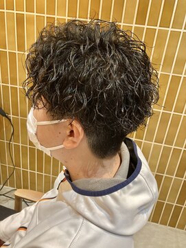 ソウスシア(SOURCE cia) 無造作ツイストスパイラルパーマ【佐藤和弥】