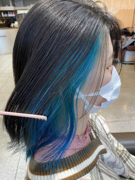 ヘアールーム プリズム(Hair room Prism) エメラルドブルー