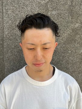 ルドローブラントオオサカ(LUDLOW BLUNT Osaka) 【LUDLOW BLUNT】スキンフェードで流れるパーマ