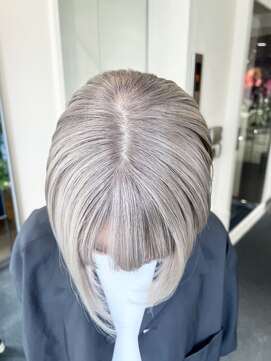 ダブル アンダーバー サロン(W_SALON) 【W_SALON 河原町】ホワイトシルバー/寒色ハイトーン