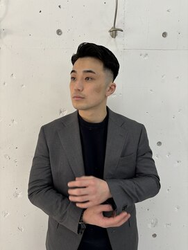 ウェルネス(Wellness) ビジネススタイル　7：3フェード