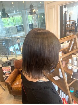 ロンド(RONND) 外はねボブ×艶オリーブ