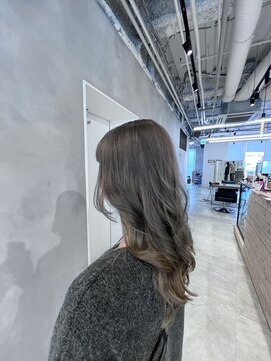 エイトセカンド 新宿三丁目店(EIGHT second) グレージュ