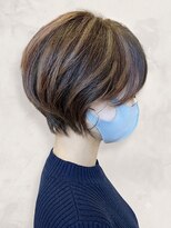 アドラーブル ココロ 新潟(adorable CoCoLo) 大人ハイライト上品白髪ぼかし◎首元スッキリ立体感ショート