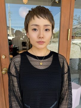 ベルエキップ(BELLEEQUIPE) すっきり収まるベリーショート、縮毛矯正で扱いやすく