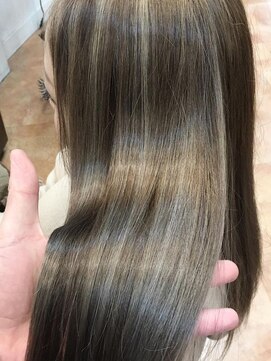 カルフール 草加本店(Carrefour) アッシュ系ハイライト【カルフール草加】