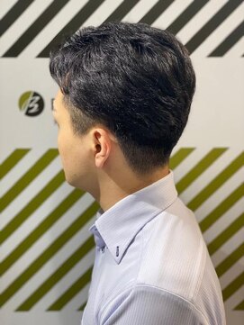 バーバーバー 四谷(BARBER-BAR) ツーセクションリバースショートレイヤー！