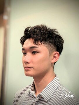 リバティシェアバーバー 銀座(LIBERTY SHARE BARBER) 癖毛を生かしたパーマ風地毛ショート