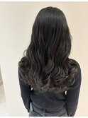大きくしっかりコテで巻いたような質感のコテ巻き風パーマ
