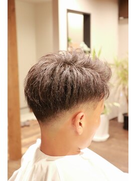 フクオカバーバープレイス(FUKUOKA BARBER PLACE) ツーブロック(ショート)