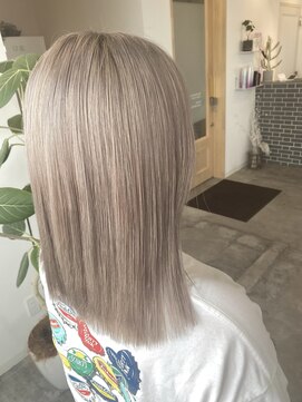 シェリー(Che'ri) 小顔ホワイトベージュ(山崎)