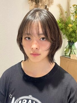 リル 茅ヶ崎(Liru:) 着物ヘア/ダークアッシュ/ミディアムレイヤーカット/茅ヶ崎駅