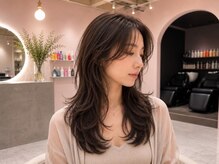 【1cmの魔法】表情をパッと明るく、小顔へ導く「あざとレイヤー」。第一印象を決める顔周りレイヤーカット
