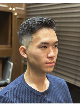 ヒロギンザバーバーショップ 丸の内店(HIRO GINZA BARBER SHOP) ナチュラルフェード　メンズ七三分け