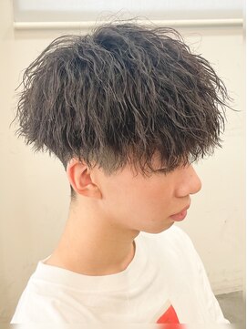 バース バイ ハピネス(BIRTH by happiness) men's縦落ちツイストスパイラルパーマ刈り上げマッシュ