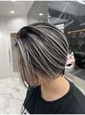 バレイヤージュ/ホワイトカラー/前下がりショートボブ/海外風
