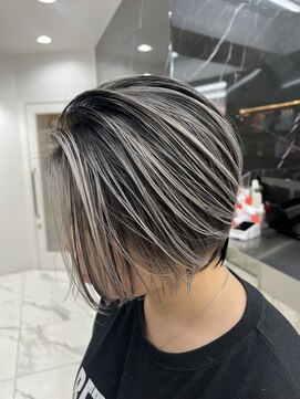 ラピス 渋谷本店(Lapis) バレイヤージュ/ホワイトカラー/前下がりショートボブ/海外風