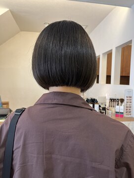 ナンプウ(Nanpu) ボブかけるオリーブグレージュ