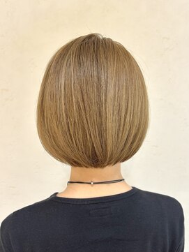 イソラヘアアトリエ(Isola hair atelier) 【Isola】ベージュ×ショートボブ