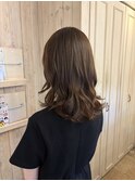 オリーブベージュ