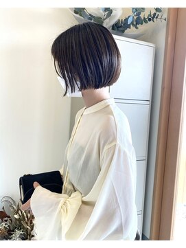 ヒント(hint) シンプルイズベストな前下りボブ◎