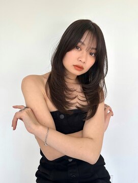 ヨロ 小岩(YOLO) レイヤーカットハイライトショートヘアイルミナカラーオージュア