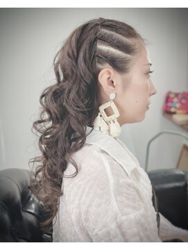 ニシンザ(NISHINZA) コーンロウ風ハーフアップ