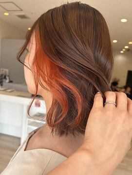 ユーミー(yume by aura) 切りっぱなしボブ+インナーカラー