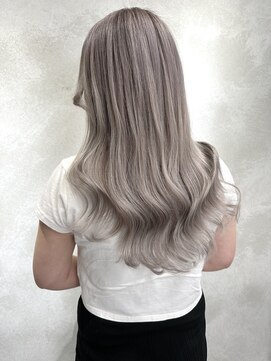 アルマバイロサ(ALMA by ROSA) ホワイトシルバー×シールエクステ/担当rui