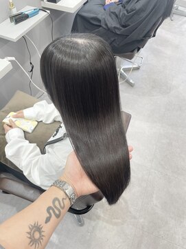 コア 梅田茶屋町店(Core) 髪質改善×縮毛矯正×美髪カラー【core 茶屋町】