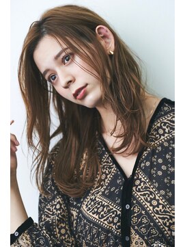 スア(sua) セミロング