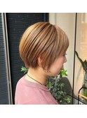 【コンパクトなシルエットと束感がある立体的な】ショートボブ