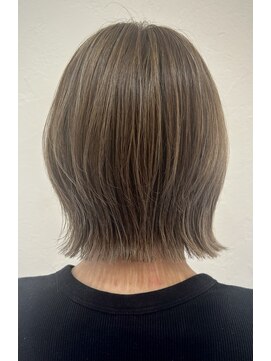 ロッコ(ROCCO) レイヤードボブ・くびれボブ×白髪ぼかし