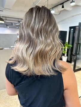 メリー オオサカ(Merly Osaka) high tone balayage