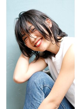 グロスシーループユナイテッド(GROSS C-LOOP UNITED) 外ハネショート×透け感のあるダークグレージュ