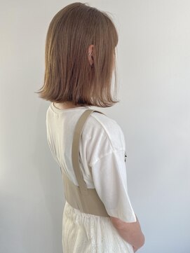 サンプラス(san+) 切りっぱなしボブ×ミルクティーベージュ