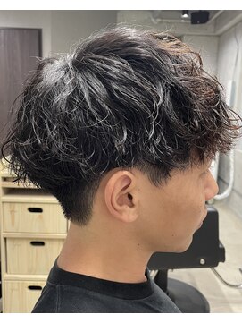 フイ 代々木(Hui) メンズ/アップバング/ツーブロックマッシュ/束感ショート波巻き