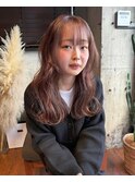 ピンクベージュ