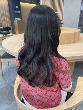 リファインド(REFINED) オリーブベージュで軽やかなレイヤースタイル　　村田