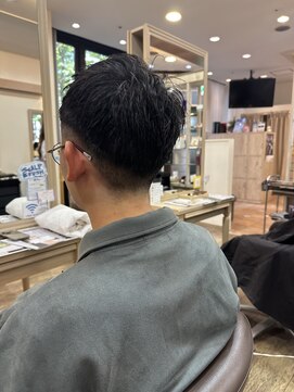 アルターリール(aL ter Rire) フェザーパーマ/刈り上げセンターパート/井桁愛唯/鎌取