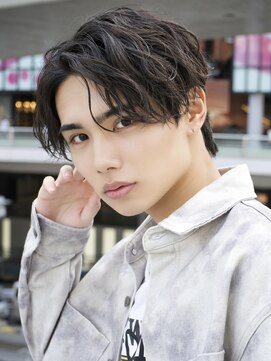 エイド 本店(aid) シャドウパーマセンターパート無造作縦落ちパーマツイスパ