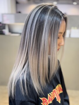 メリー オオサカ(Merly Osaka) 心斎橋/バレイヤージュ/レイヤーカット/海外レイヤー