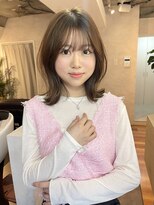 サンルーム(SUN room) 顔周りレイヤーミディアムレイヤーモカブラウンくびれミディアム