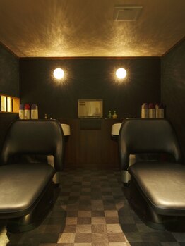 美容室 サクラ(SAKURA)の写真/充実内容の贅沢ヘッドスパで極上の癒しを♪施術にプラスしやすいお手頃プライスでお得に試せるチャンス!!