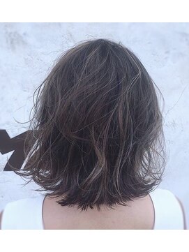 マッシュ アドベ 八戸ノ里(MASHU ADOBE) 切りっぱなしボブ 華奢ライン