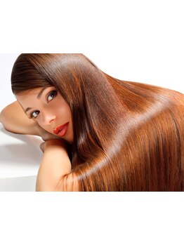 ダメージを補修しながら伸ばすから、しなやかな仕上がりに！贅沢なツヤ・潤い・手触りが同時に手に入る…。